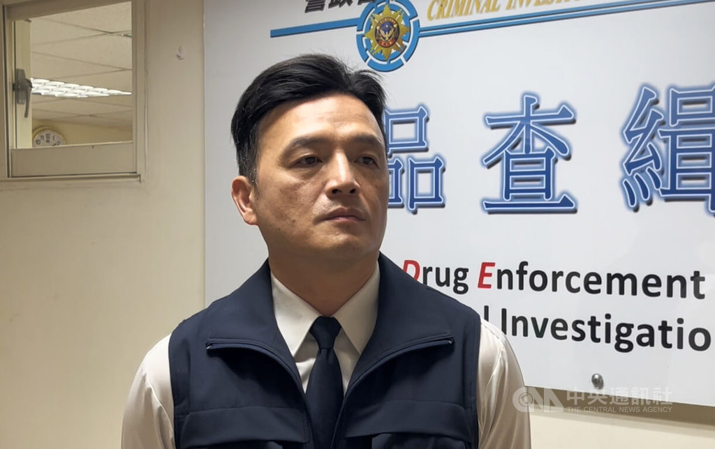 警政署刑事局毒品查緝中心副大隊長鄭偉豪（圖）表示，警政署分析民國115年查獲毒駕案件檢出毒品比例，以甲基安非他命約75%為主，俗稱喪屍煙彈的依托咪酯約20%次之。中央社記者黃麗芸攝　115年7月5日