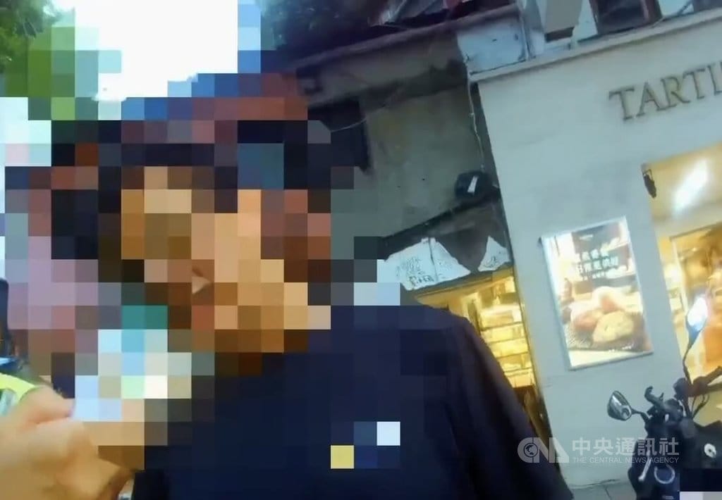 台北市中正區羅斯福路四段日前發生機車碰撞車禍，警方獲報到場處理，發現其中1名男騎士毒駕，依法送辦。（翻攝照片）中央社記者黃麗芸傳真　115年7月5日