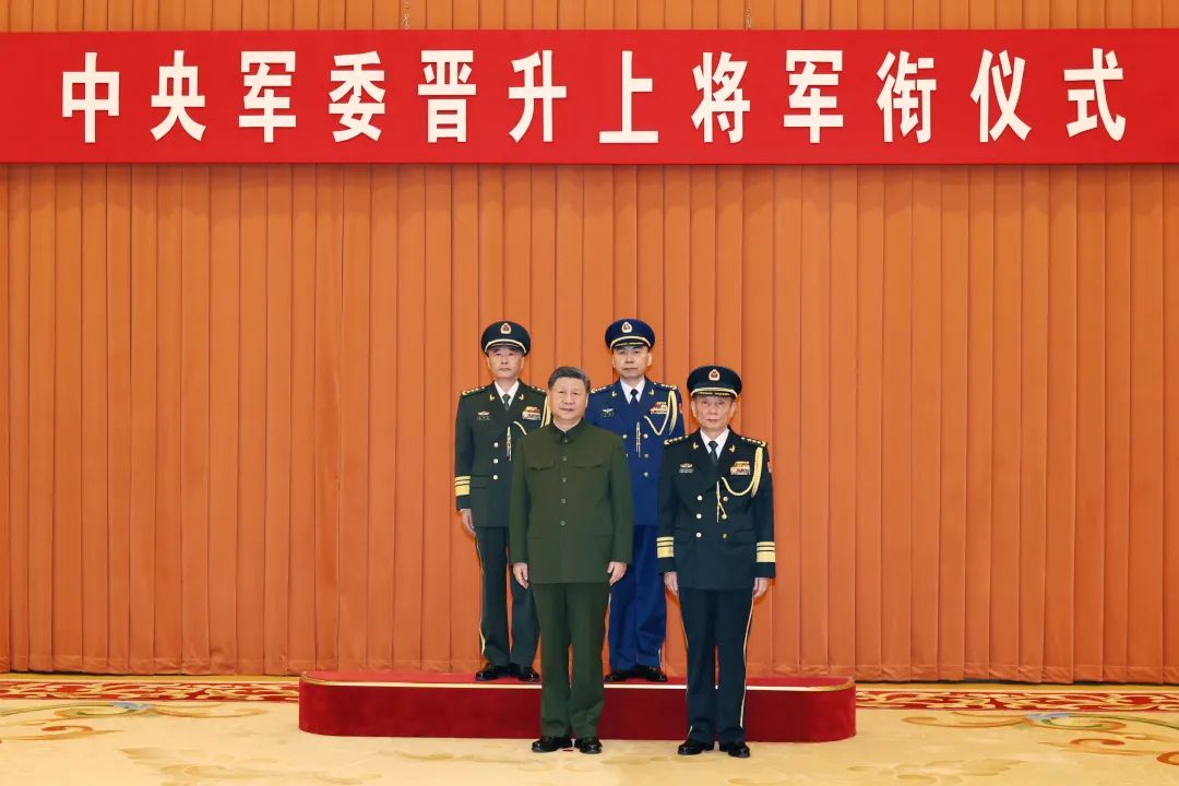 中國國家主席、中央軍委主席習近平 4 日親自晉升張曙光與空軍司令王剛為上將，並任命張曙光掌管軍中反腐機構。 圖：翻攝自 X 帳號 @sudako_no_tacos