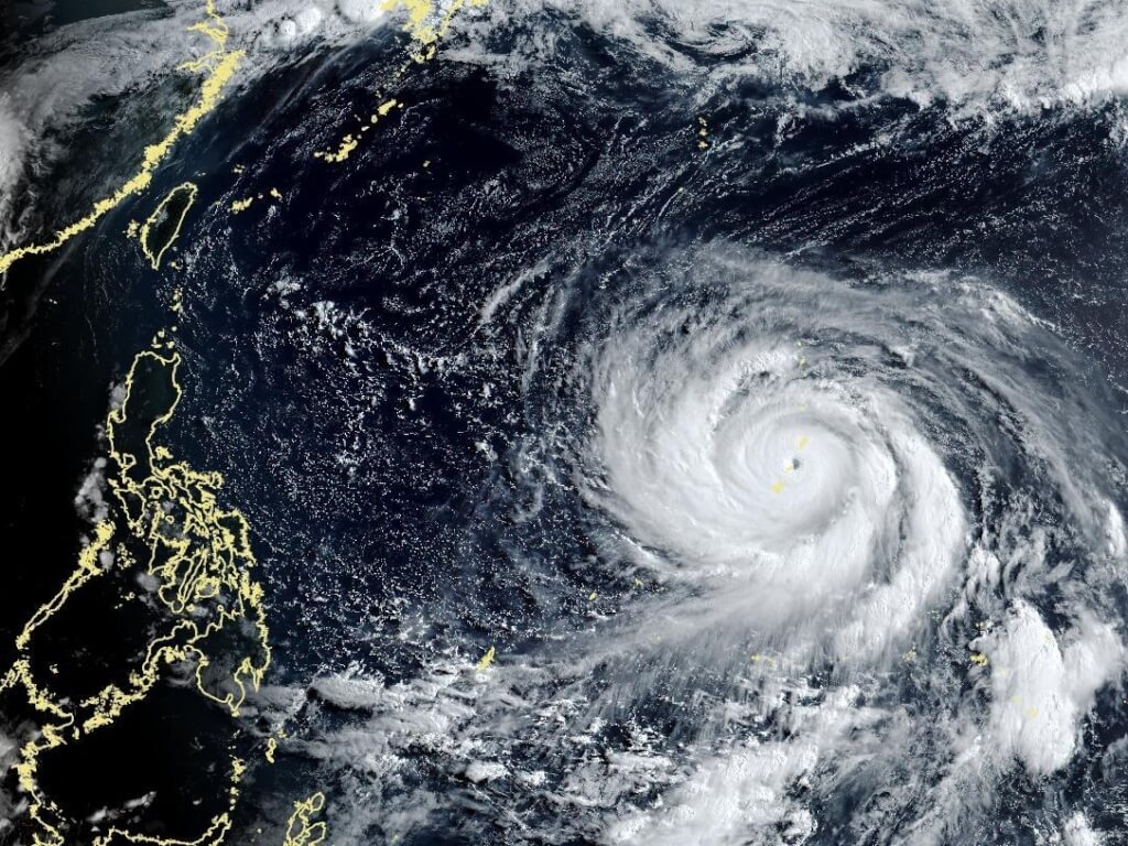颱風巴威台灣時間6日上午6時10分衛星雲圖。（圖取自氣象署網頁cwa.gov.tw）