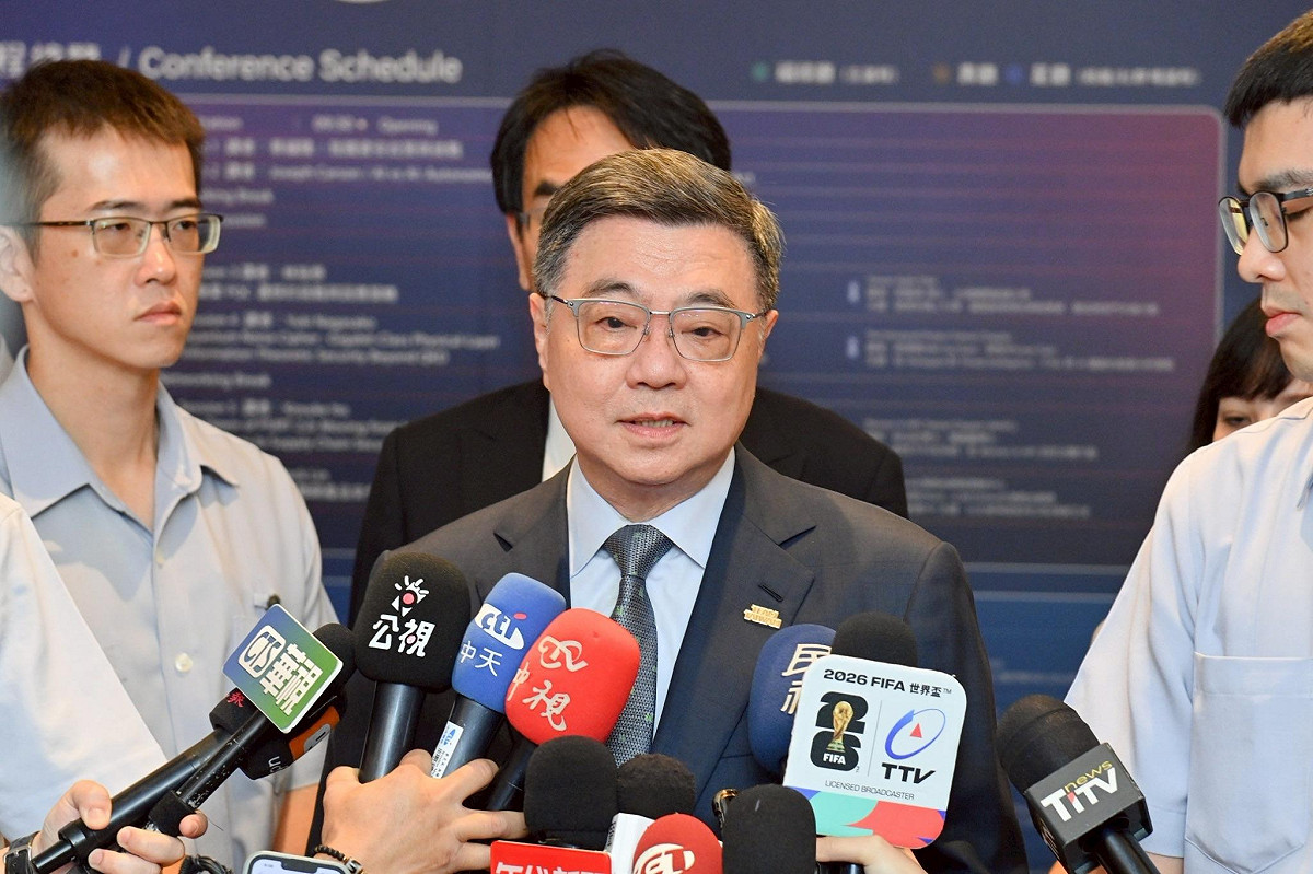 行政院長卓榮泰今（7）天出席「InfoSec Taiwan 2026國際資安組織大會開幕活動」前受訪。 圖：行政院提供