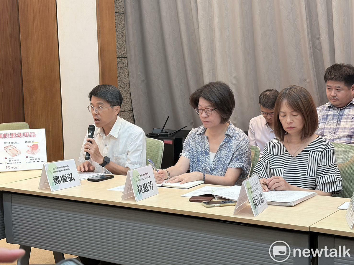 經濟部標準檢驗局官員也在現場做出回應。 圖：李宣萱./攝