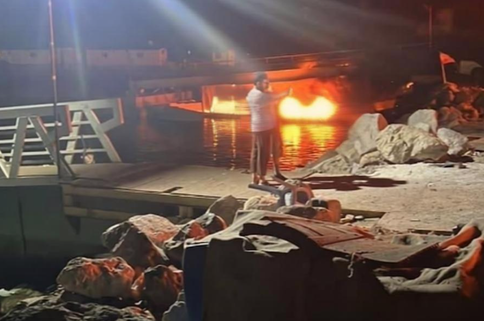 美伊「停火備忘錄已終結！」4艘油輪遭襲！美軍重砲夜襲伊朗港口：痛批神權政權公然撕毀停火 圖：翻攝自 X @MarioNawfal