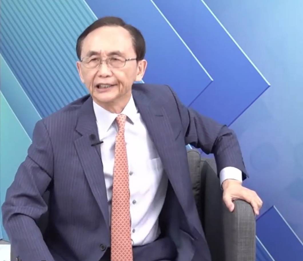 吳子嘉狂飆多字經問候賴瑞隆母親，詹凌痛批吳子嘉人格淪喪、三流流氓、晚節不保，黃敬雅要求吳子嘉向賴瑞隆及全台灣的父母親公開道歉。 圖：擷自董事長開講YouTube影片