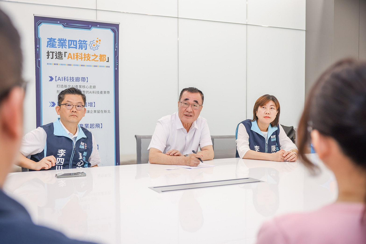 國民黨新北市長參選人李四川參訪新店寶高智慧園區期間，提出產業政見。 圖：李四川競選辦公室/提供