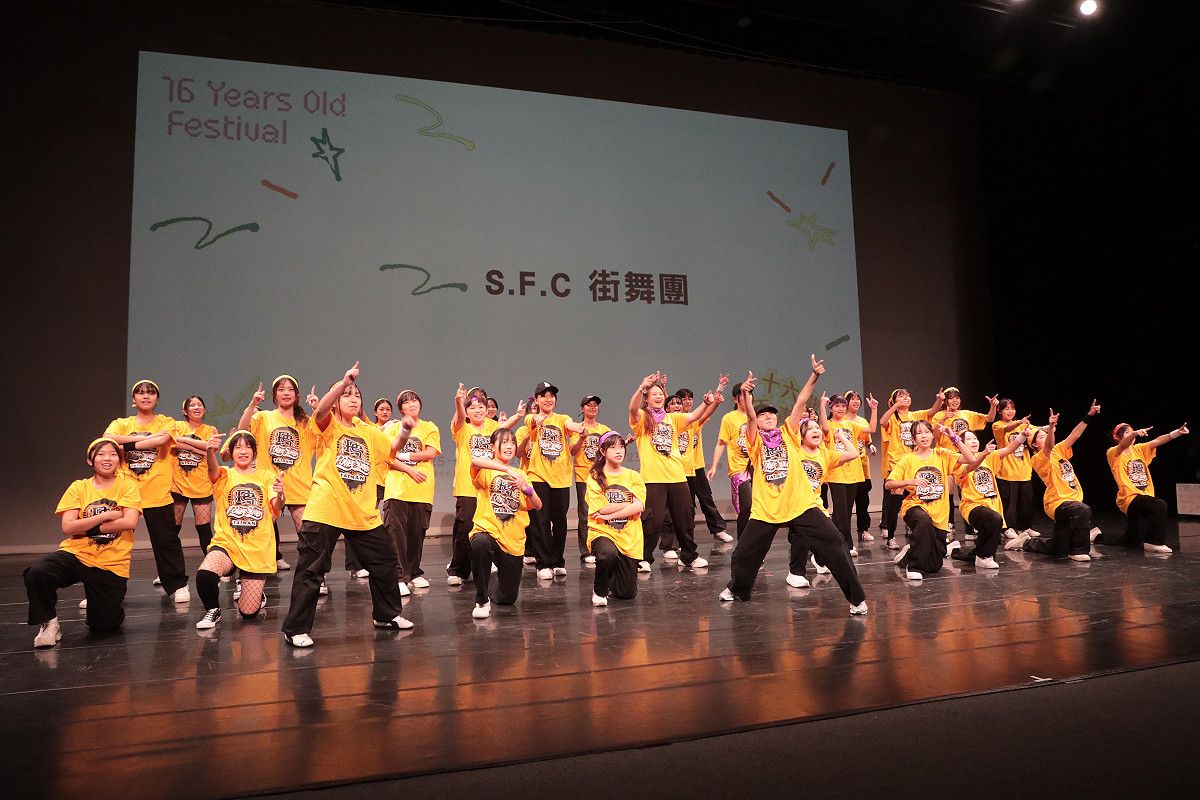 由台南市政府文化局主辦的「十六歲正青春藝術節」今日於台江文化中心舉辦活動記者會，文化局長黃雅玲代表台南市長黃偉哲宣布活動正式啟動。 圖：台南市政府提供