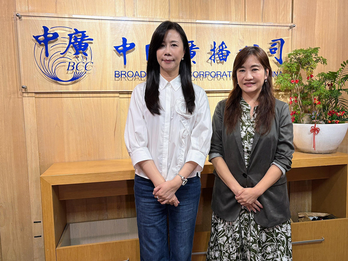 國民黨立委萬美玲接受中廣《千秋萬事》主持人王淺秋專訪。 圖：新傳媒/提供