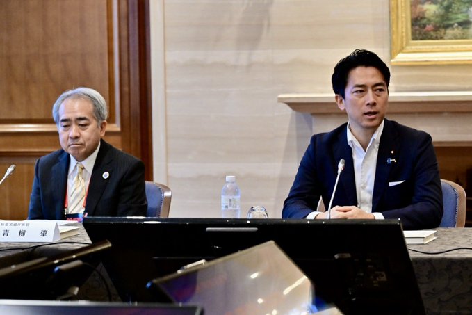 日本防衛大臣小泉進次郎（右） 圖：翻攝自小泉進次郎的Ｘ