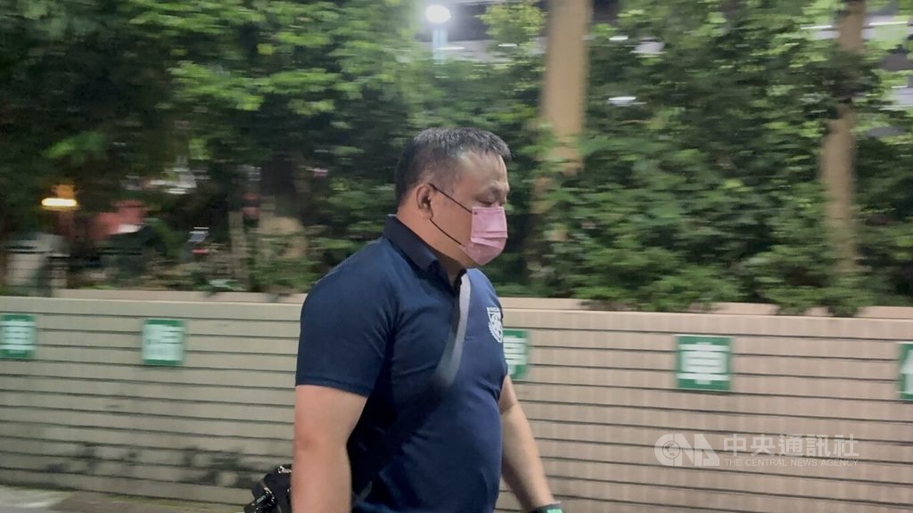 新北市消防局疑涉採購弊案，檢調8日展開大動作搜索約談7人，消防局陳姓科員9日凌晨被移送新北地檢複訊，訊後遭聲押禁見。中央社記者曹亞沿攝　115年7月9日