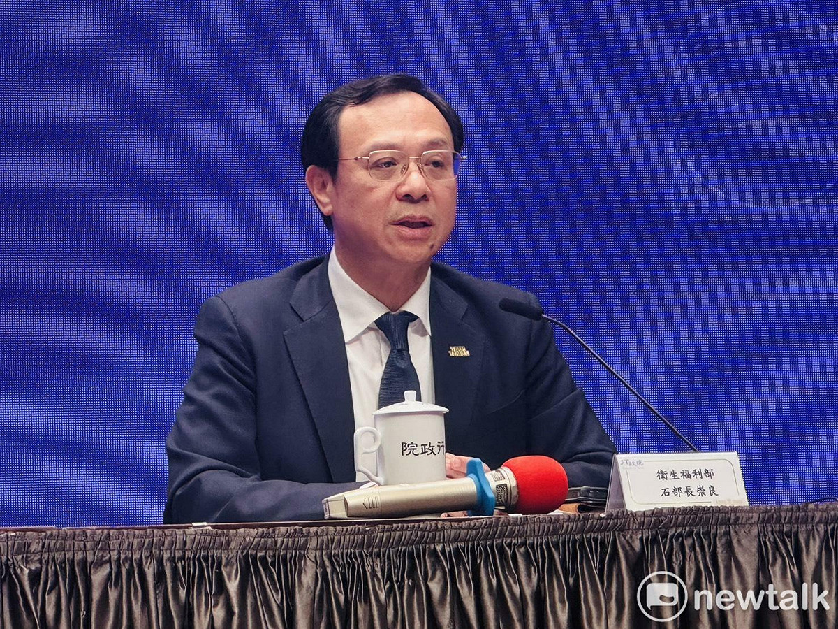 衛福部長石崇良今（9）天列席行政院會後記者會，宣布中聯油脂於4、5、6月生產的其他油品，以及衍生相關第一層、第二層產品，即日起全面預防性下架。 圖：謝莉慧/攝