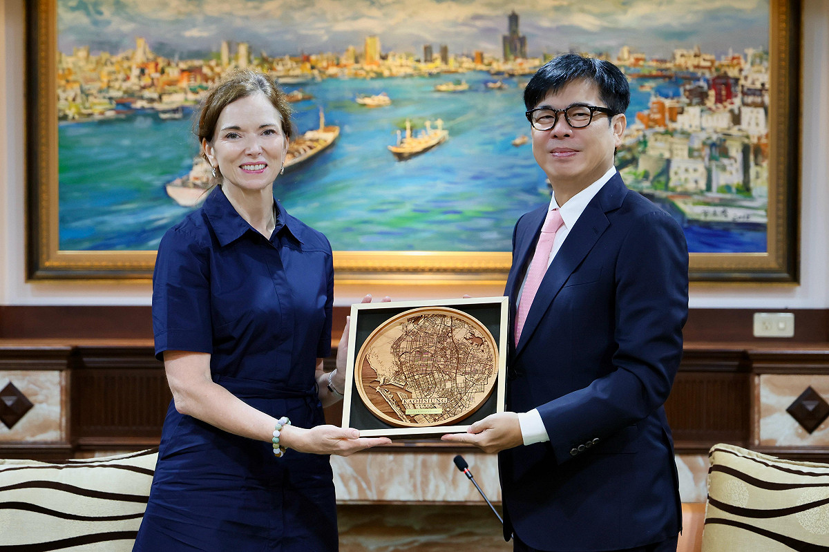 加拿大駐台北貿易辦事處代表何曼麗就任後首度訪高拜會陳其邁市長，雙邊就教育、科技發展及經貿合作等多元議題深入交換意見。 圖：高雄市行國處/提供