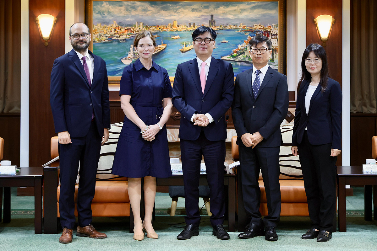 加拿大駐台北貿易辦事處代表何曼麗就任後首度訪高拜會陳其邁市長，雙邊就教育、科技發展及經貿合作等多元議題深入交換意見。 圖：高雄市行國處/提供