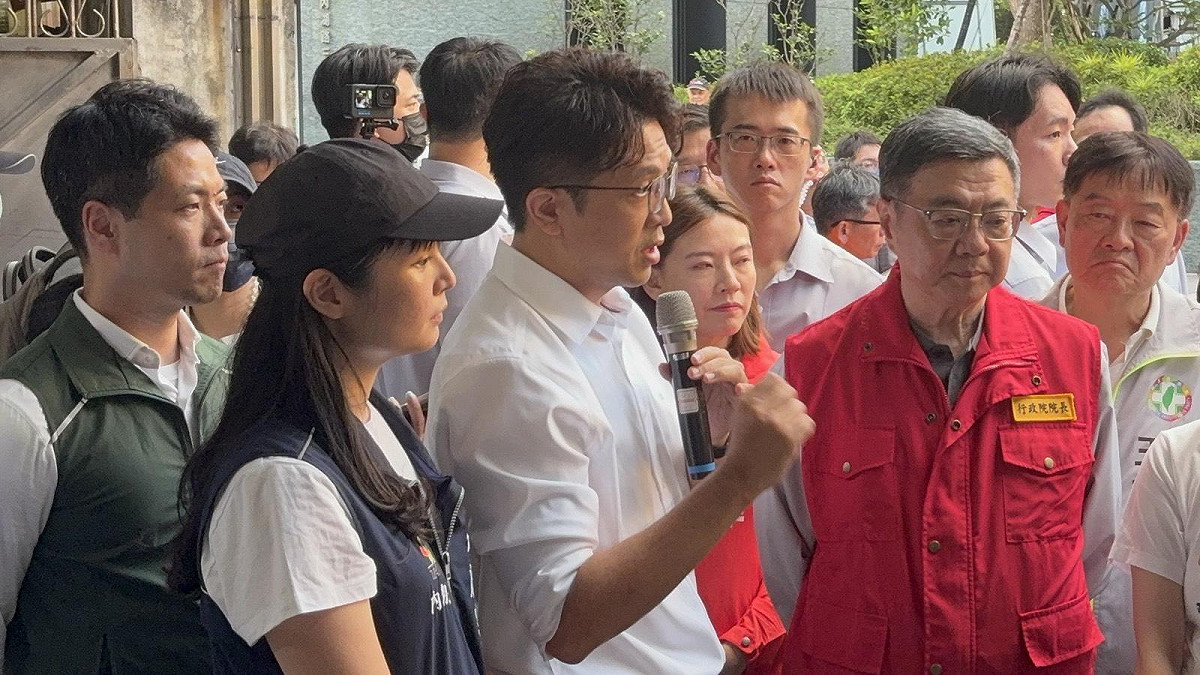 沈伯洋陪卓榮泰視察防颱準備。 圖：沈伯洋辦公室提供