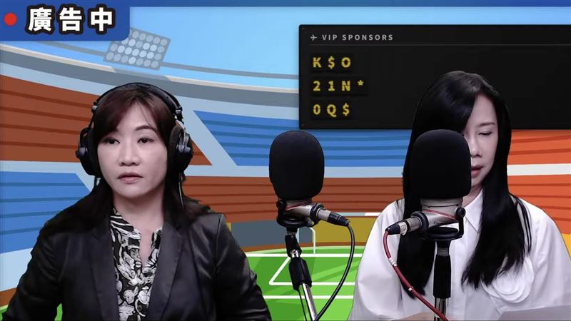 萬美玲接受王淺秋專訪，不知自己已上直播鏡頭，要求「退選不要問」。 圖：翻攝中廣YouTube直播