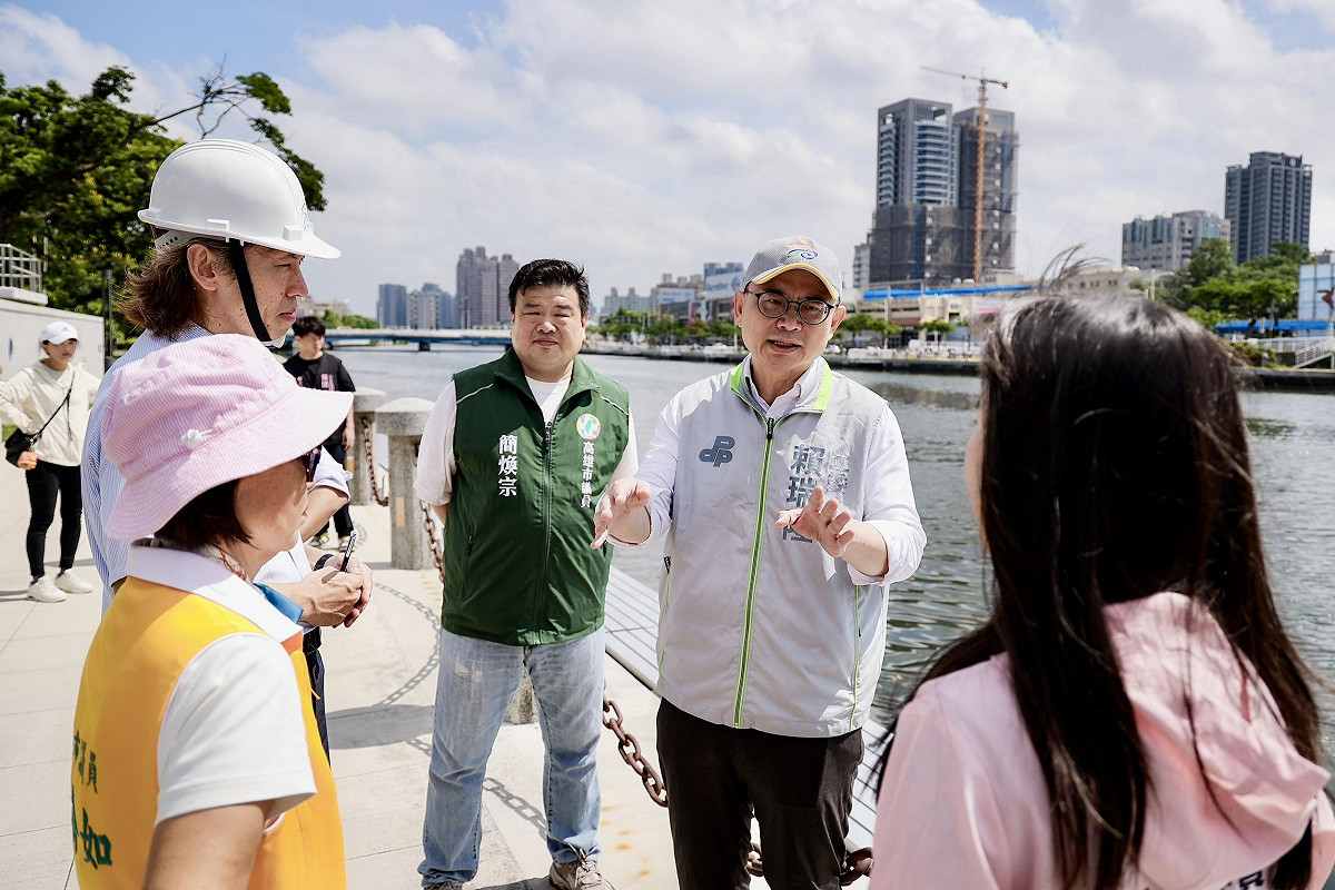 賴瑞隆(右二)強調會協助爭取抽水站與周邊系統完整銜接，發揮整體治水效益。 圖：賴瑞隆辦公室/提供