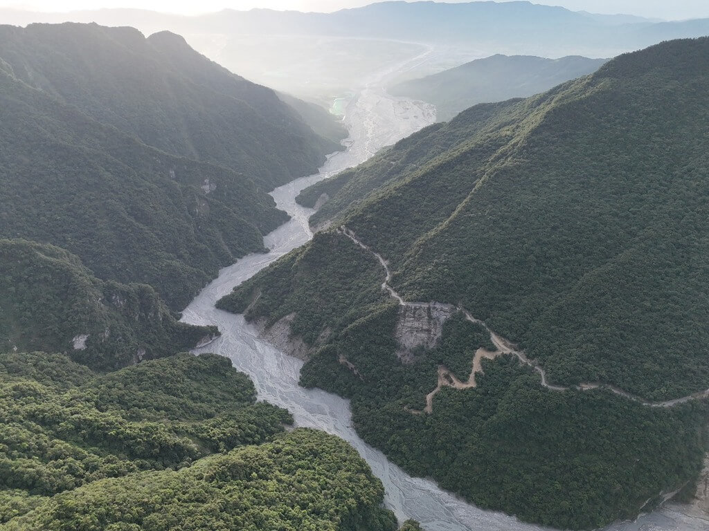 馬太鞍溪堰塞湖解除黃色警戒。 圖/馬太鞍溪堰塞湖空拍