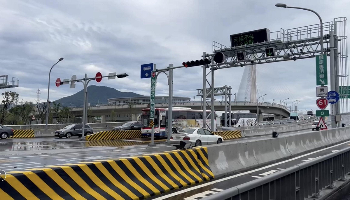 台61線淡江大橋已於今(12)日上午10時恢復正常通車。 圖：公路局／提供