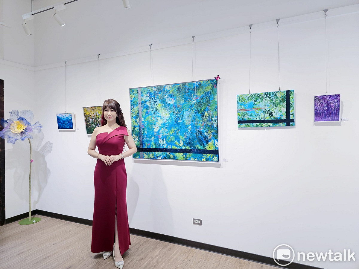 藝術家任怡潔《浮花夢影》創作個展即日起於鷺安平美術館盛大舉辦，開幕茶會嘉賓雲集，吸引藝術界人士、企業人士、收藏家及眾多藝文愛好者熱情參與，會場座無虛席，氣氛熱烈溫馨。 圖：黃博郎／攝