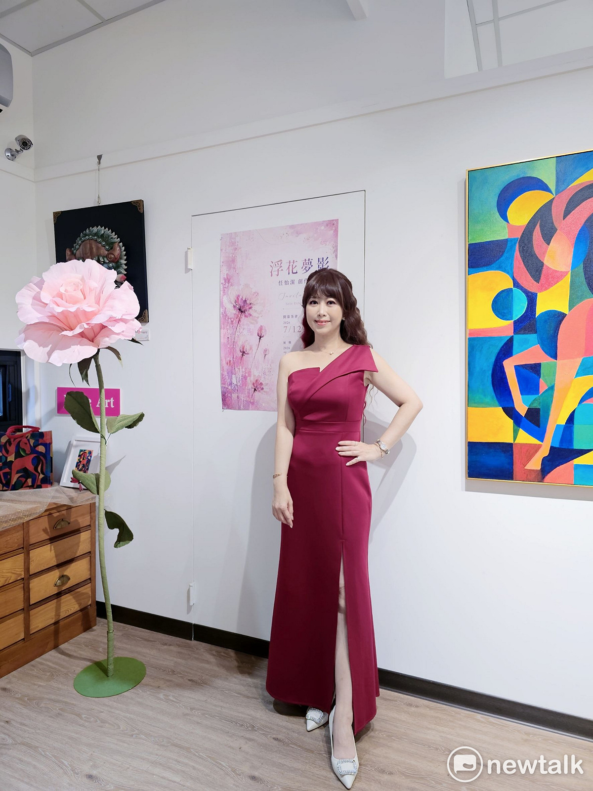 藝術家任怡潔《浮花夢影》創作個展即日起於鷺安平美術館盛大舉辦，開幕茶會嘉賓雲集，吸引藝術界人士、企業人士、收藏家及眾多藝文愛好者熱情參與，會場座無虛席，氣氛熱烈溫馨。 圖：黃博郎／攝