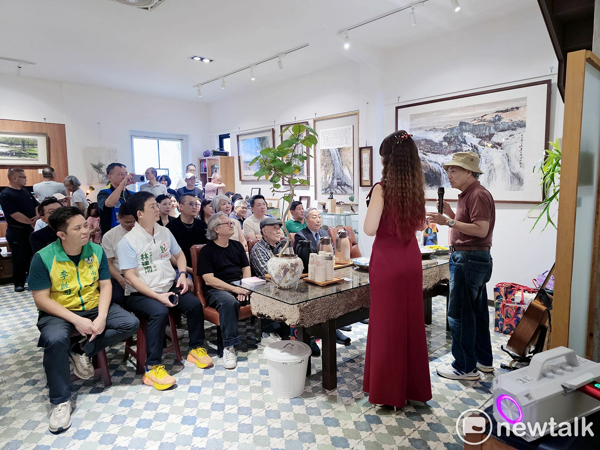 藝術家任怡潔《浮花夢影》創作個展即日起於鷺安平美術館盛大舉辦，開幕茶會嘉賓雲集，吸引藝術界人士、企業人士、收藏家及眾多藝文愛好者熱情參與，會場座無虛席，氣氛熱烈溫馨。 圖：黃博郎／攝