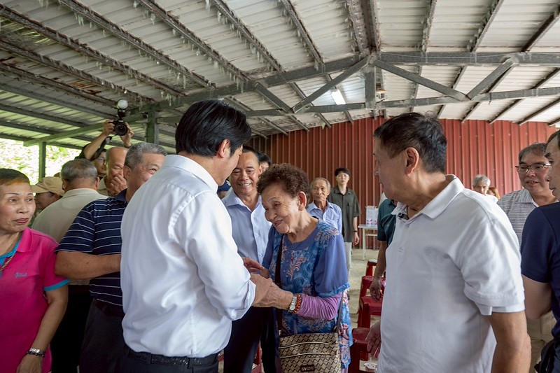 賴清德與長者互動。 圖：總統府提供