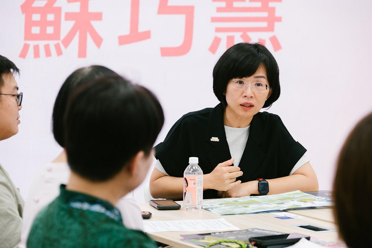 新北市長候選人、立法委員蘇巧慧與新北市各社區大學成員進行交流，共同探討公民參與和社區永續發展的未來願景。 圖：蘇巧慧競選辦公室提供（資料照）