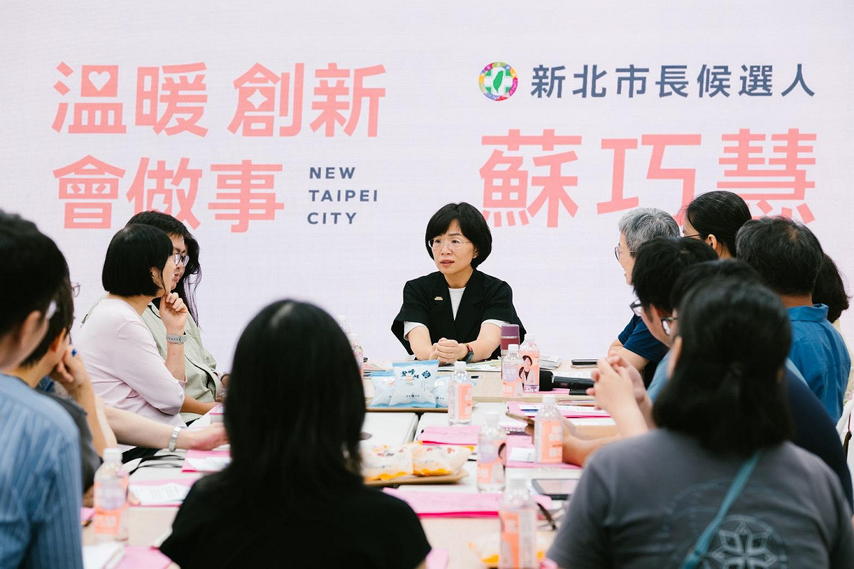 蘇巧慧說，未來若她擔任市長，不僅將提高市府對社區大學的預算投入，也會積極協助社大協調場地、減輕費用負擔，透過完善的制度保障社區大學穩定經營。 圖：蘇巧慧競選辦公室提供