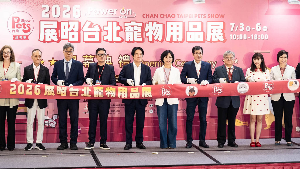 總統賴清德、蘇巧慧與洪堯昆（右三）共同出席7月3日的寵物用品展。 圖：擷取蘇巧慧臉書