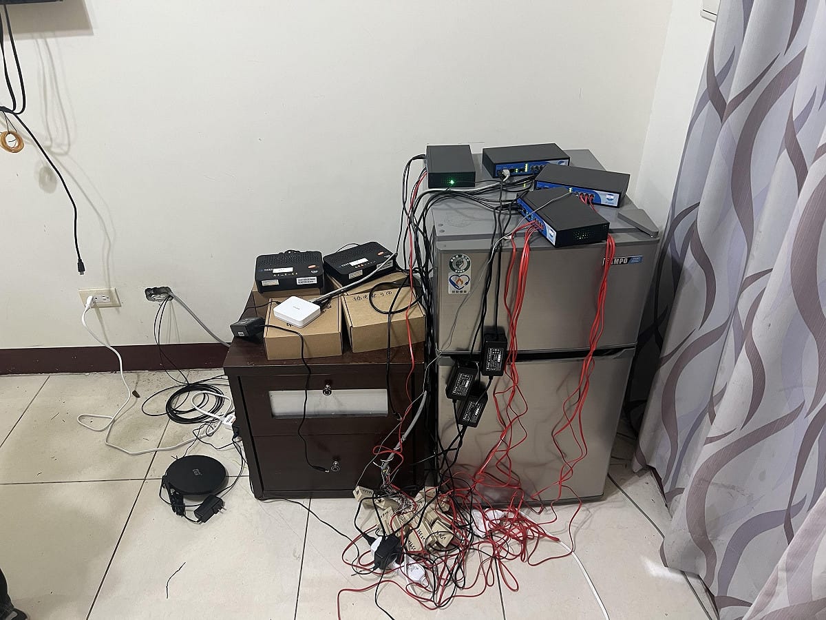 刑事警察局破獲詐欺話務轉接機房。 圖：刑事警察局提供