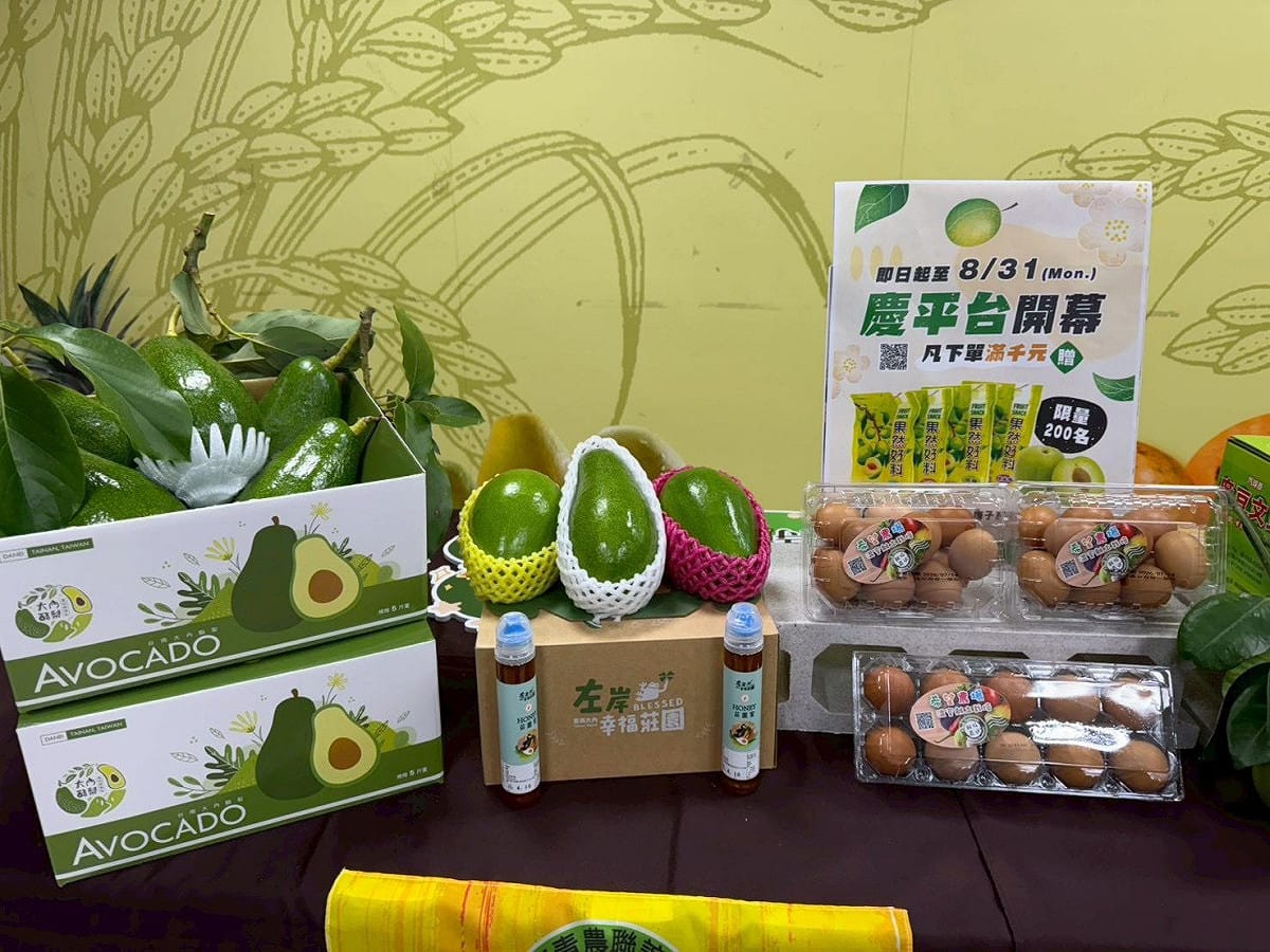 為協助在地小農拓展銷售通路，縮短產地與消費者距離，台南市政府農業局攜手台南市農會共同建置「台南農好—小農產品媒合平台」今日正式上線，集結台南在地優質農特產品，讓消費者透過網路即可輕鬆選購產地直送的新鮮農產品，支持在地農業，也讓更多優質小農被看見。 圖：台南市政府提供