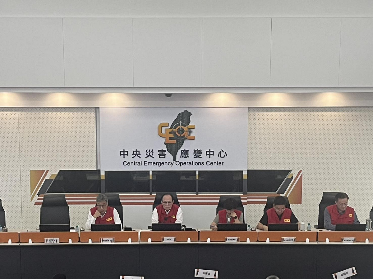 中央災害應變中心今天下午5點由季連成主持工作會議。 圖：萬里溪堰塞湖中央災害應變中心提供