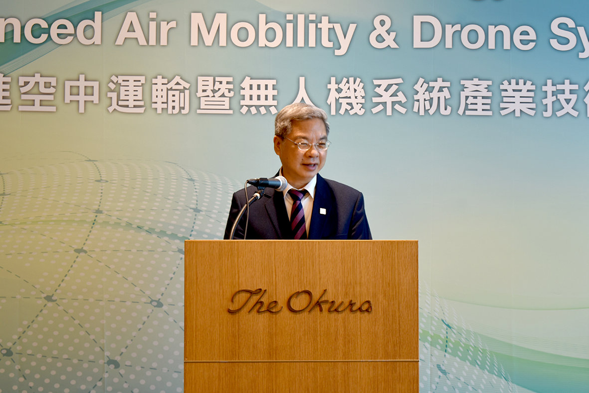 經濟部長龔明鑫出席日本東京「台日先進空中運輸暨無人機系統產業技術合作協定簽署儀式」，擔任見證人並致詞。 圖：經濟部提供
