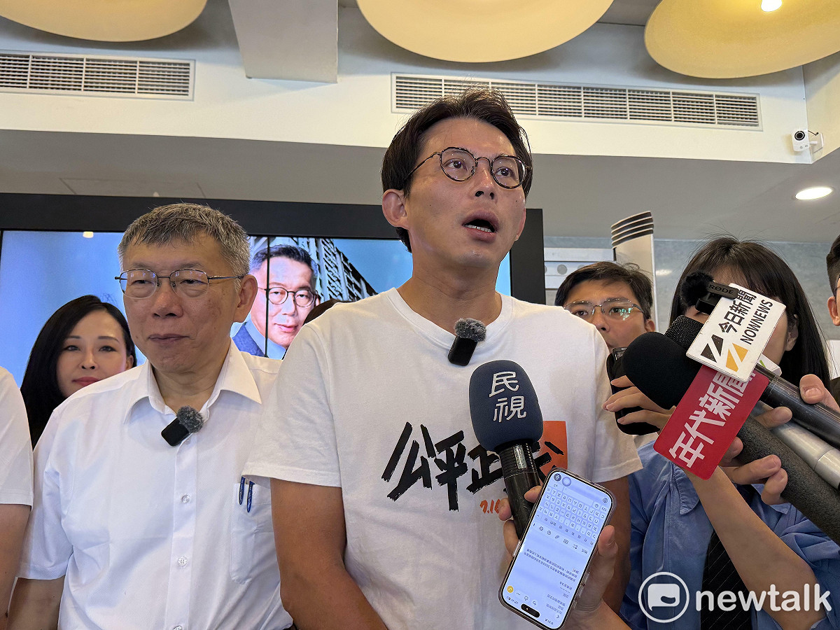 民眾黨主席黃國昌（右）、創黨主席柯文哲（左）。 圖：周煊惠 / 攝