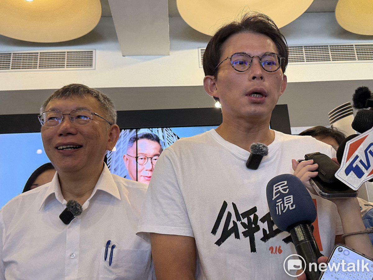 民眾黨創黨主席柯文哲（左）、黨主席黃國昌（右）。 圖：周煊惠 / 攝