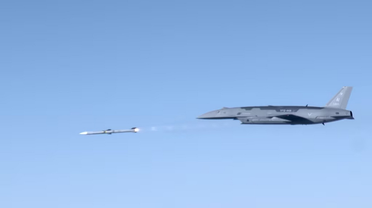 美國空軍宣布無人忠誠僚機首度成功發射實彈打擊追蹤目標。 圖：翻攝US Air Force