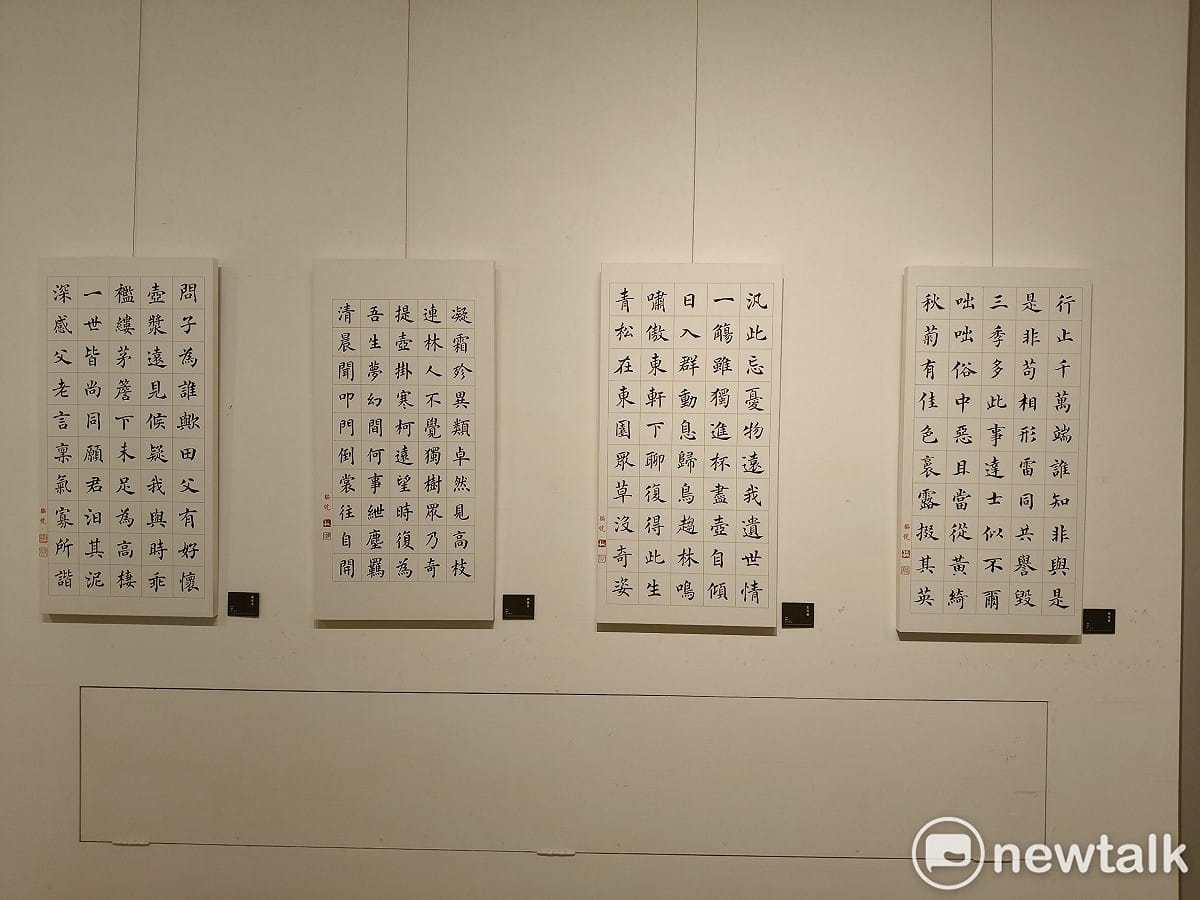 長期深耕書法教學的「雲心草堂」，特自7/16至 8/6在明宗書法藝術館舉辦「楷法無欺 雲心草堂師生書法展」，透過多元書體與創作形式，完整呈現學員從楷書扎根、進而拓展各體的學習歷程，也為當前書法教育提供一個可行的實踐模式。 圖：黃博郎／攝