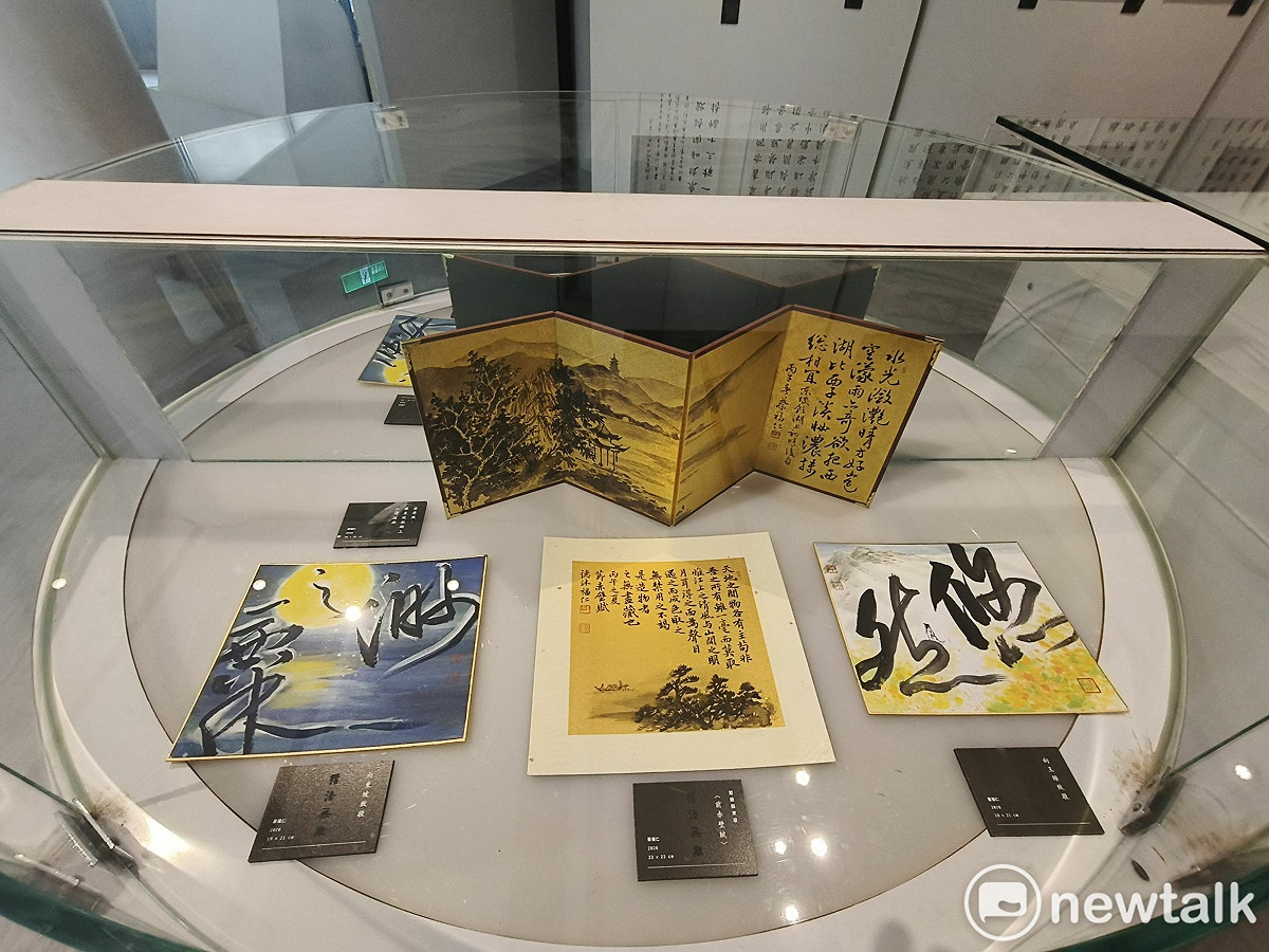 長期深耕書法教學的「雲心草堂」，特自7/16至 8/6在明宗書法藝術館舉辦「楷法無欺 雲心草堂師生書法展」，透過多元書體與創作形式，完整呈現學員從楷書扎根、進而拓展各體的學習歷程，也為當前書法教育提供一個可行的實踐模式。 圖：黃博郎／攝
