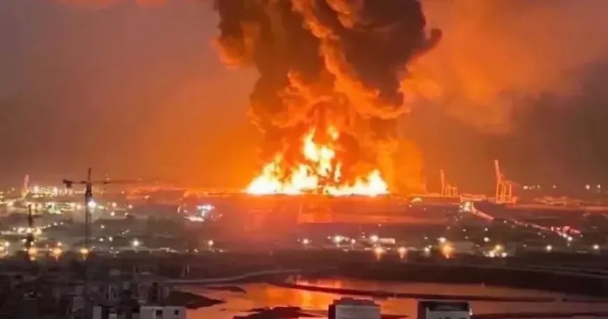 美軍位於伊拉克的基地遭到伊朗襲擊，爆炸引發的熊熊烈火衝破天際。 圖:翻攝自 X @anhakurdi21