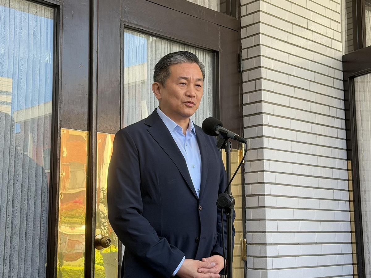 民進黨立委王定宇今日受訪重申自己不是、也沒有在威權時期擔任過學生線民。 圖：金大鈞／攝