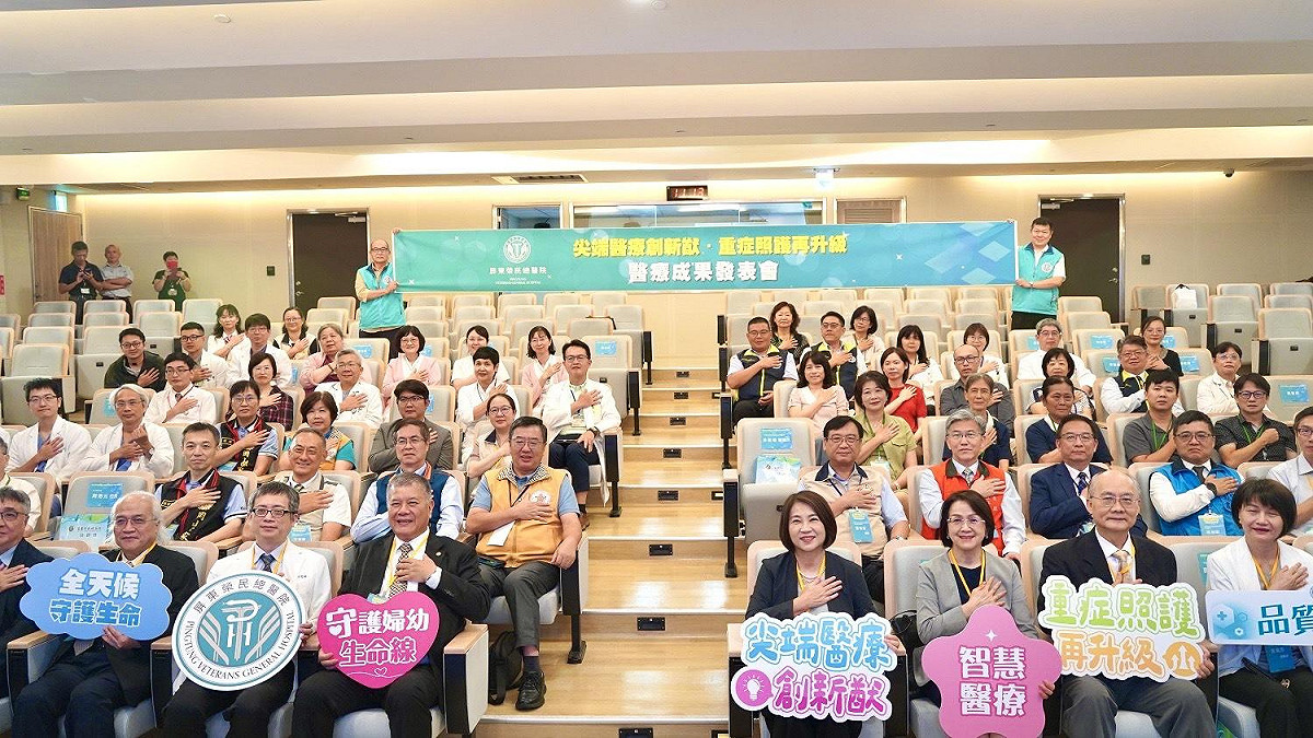 屏縣府將持續攜手中央與各醫療院所，共同完善醫療資源布局，提升醫療韌性，朝打造「健康屏東、幸福城市」目標持續邁進。 圖：屏東縣政府/提供