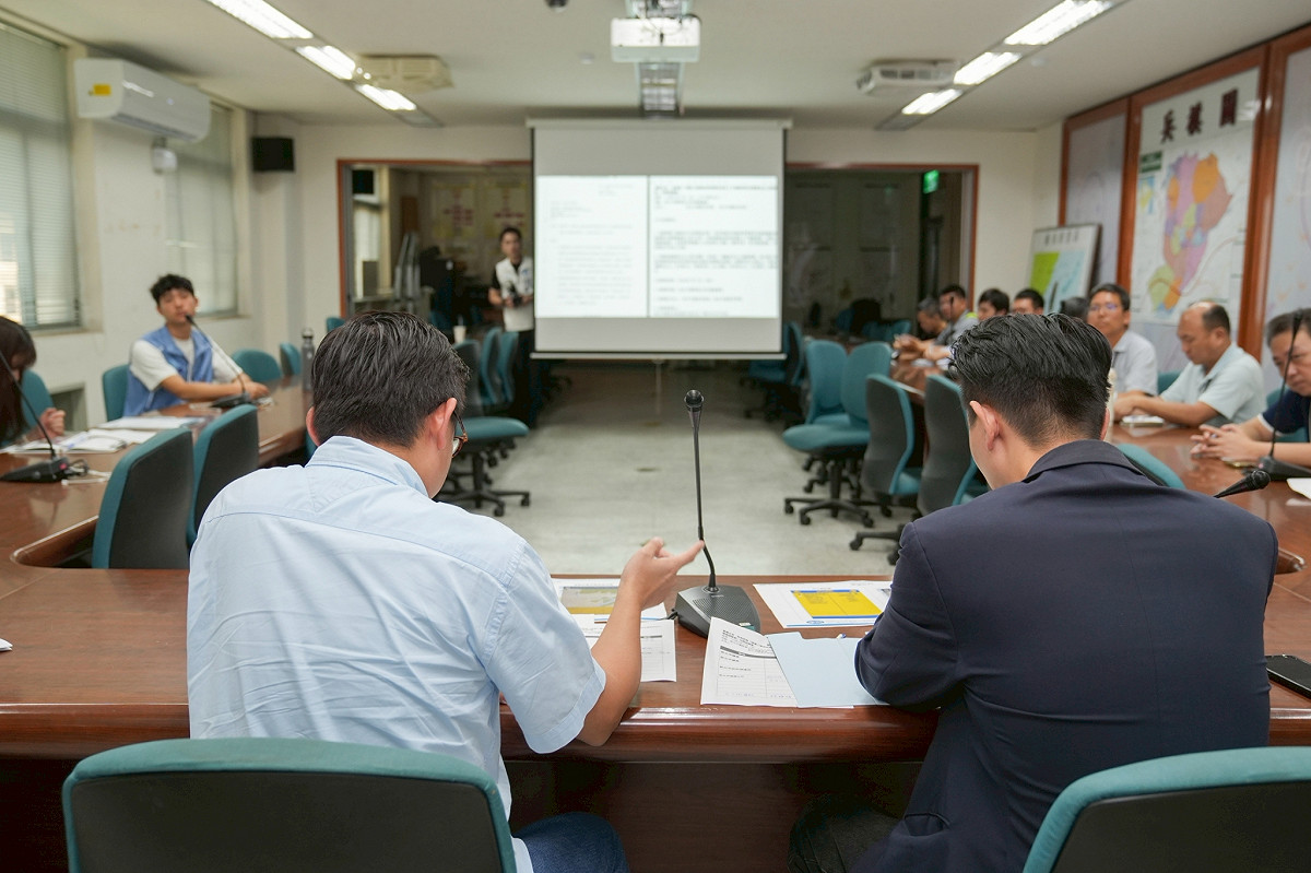 民進黨新北市議員卓冠廷17日與國民黨新北市議員呂家愷共同邀集新北捷運工程局及新北捷運公司召開協調會。 圖：卓冠廷辦公室/提供