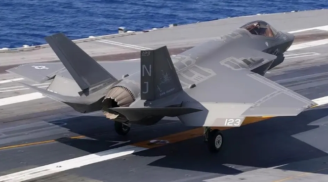 美軍戰機從航母甲板上起飛 圖 : 翻攝自軍武大V