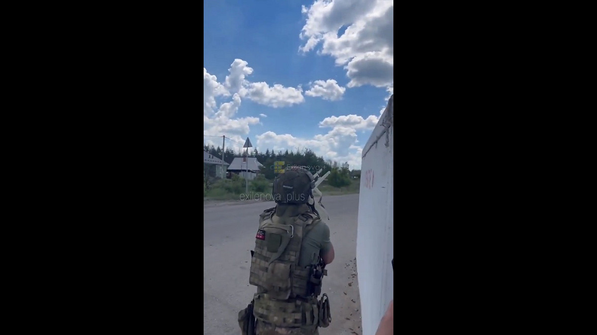 俄軍開始加強對無人跡相關設備的使用規模，試圖應對烏軍無人跡的威脅。 圖：擷取自 @nexta_tv X 分享影片