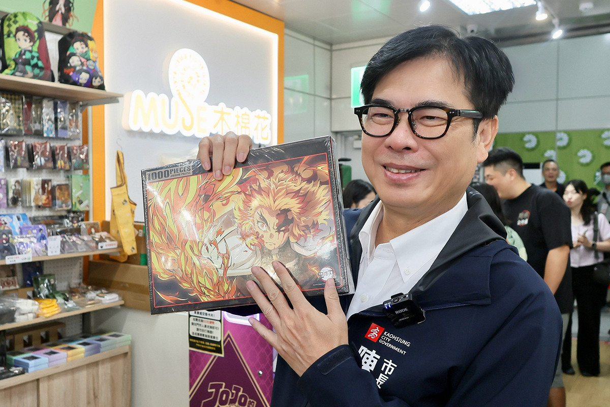 陳其邁參觀B2、B3店家，直呼像是回到年輕時候。 圖：高雄市政府/提供