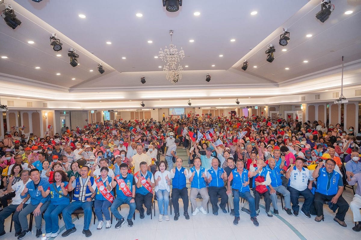 國民黨於大旗美地區舉辦黨員座談會，現場湧入1500位高雄東九區鄉親，展現藍營大團結氣勢。 圖：國民黨高雄市黨部/提供