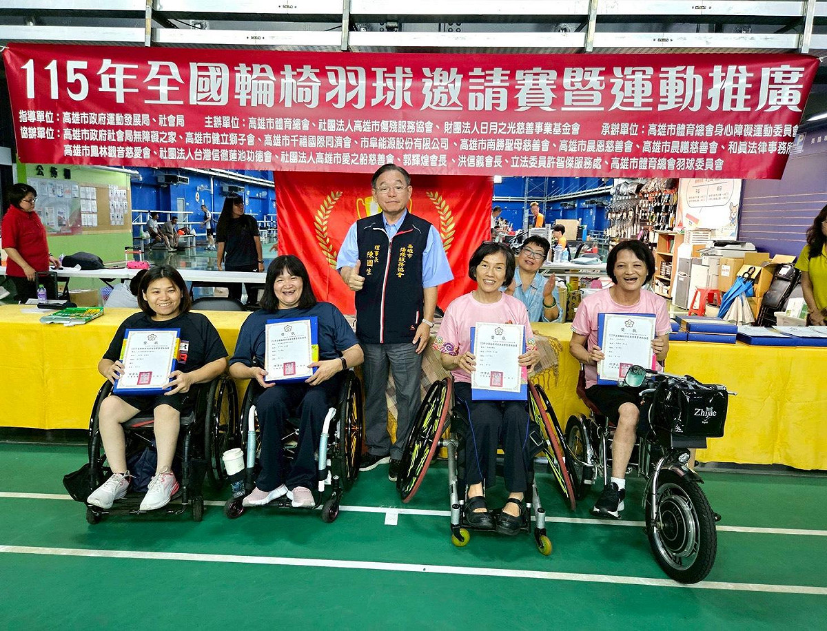 高雄市傷殘服務協會理事長陳國生(中)期盼透過全國輪椅羽球賽事，鼓勵中、重度肢體障礙朋友藉由體育運動鍛鍊體魄、建立自信。 圖：高雄市傷殘服務協會/提供