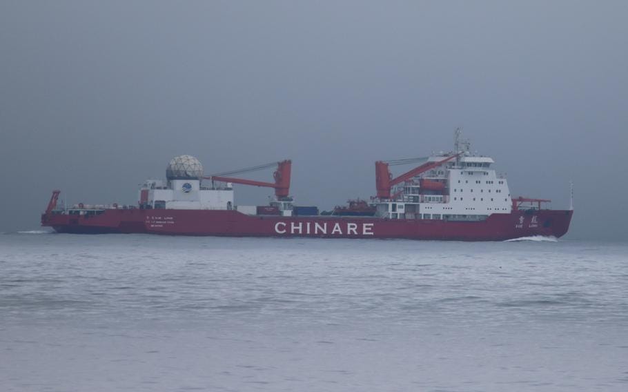 美國海岸防衛隊近日派遣「門羅號」巡防艦，監控一艘前往北極的中國科研船「雪龍號」。 圖：翻攝自United States Coast Guard News