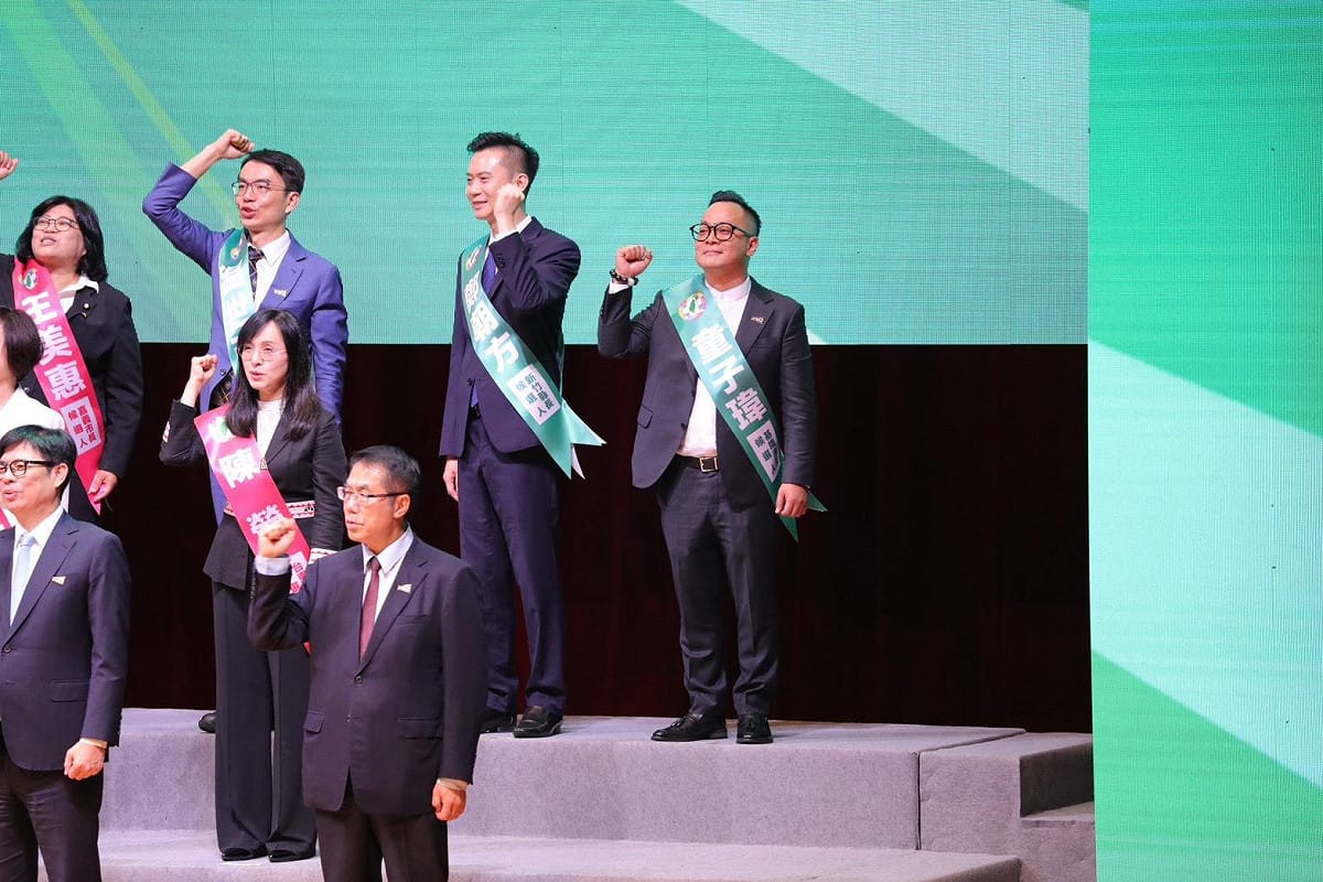 童子瑋與黨內前輩及2026縣市首長參選戰友齊聚交流、相互勉勵。 圖：童子瑋辦公室/提供