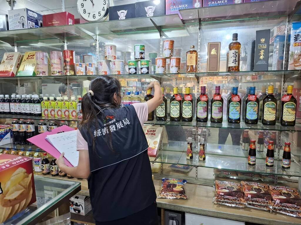 中聯油品驗出致癌物超標，台中市政府持續稽查，19日公布第3批至第18批預防性下架產品全國第2層下游業者名單，台中市第3層以下受影響業者名單再新增8家，包括早餐店、商行等。 圖：台中市府提供