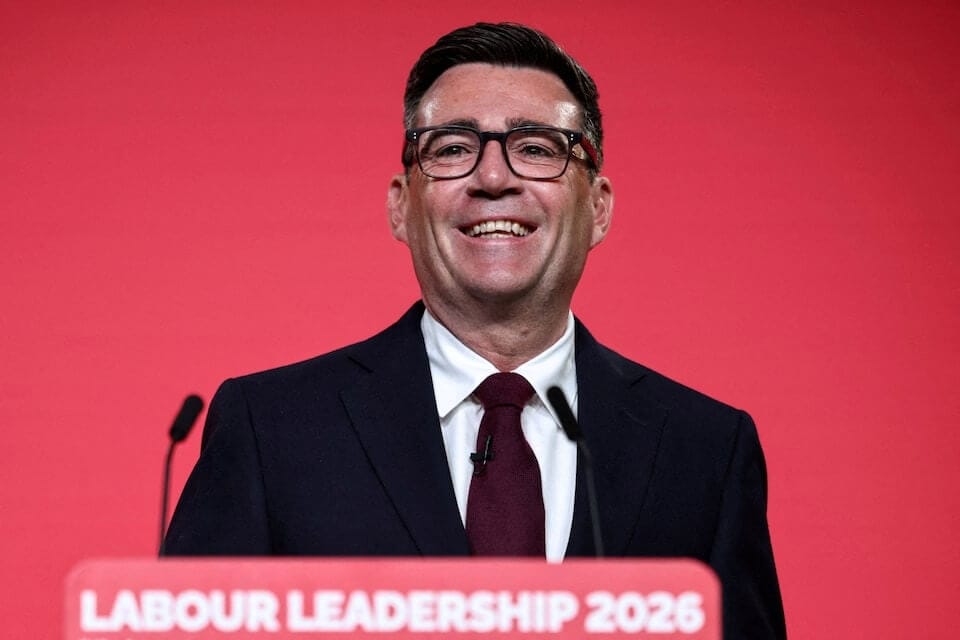 英國政壇老將柏南（圖）20日接任首相，強調英國將可再度懷抱希望、團結一致展望未來。（路透社） 圖：中央社提供